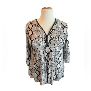 Frank Lyman Snake Print Zip Front Blouse 16 – Stylish Split Back, Flowy Fit G1